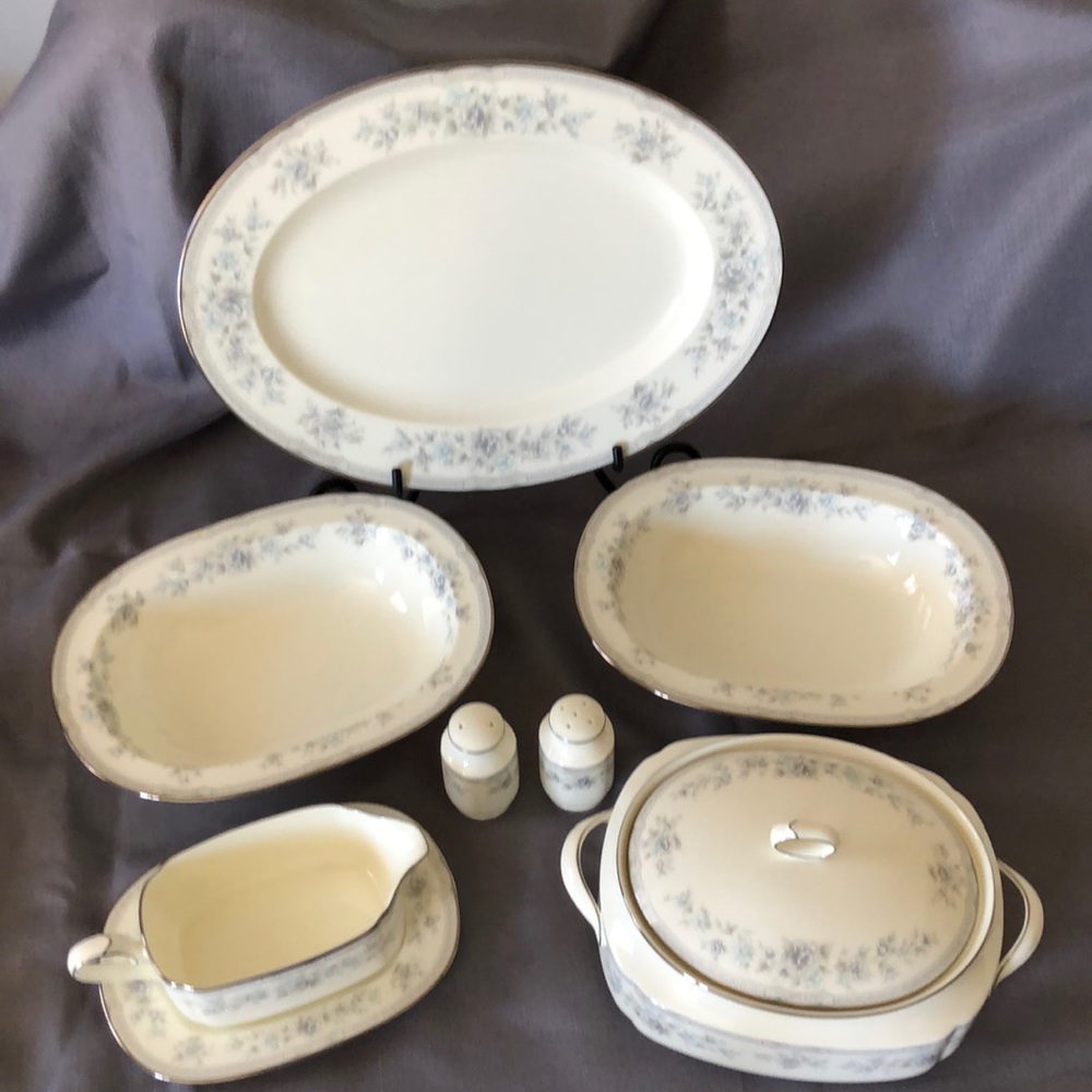 🌟EUC🌟VINTAGE NORITAKE🌟FINE BONE CHINA BUENAVISTA PATTERN, SERVING PIECES.